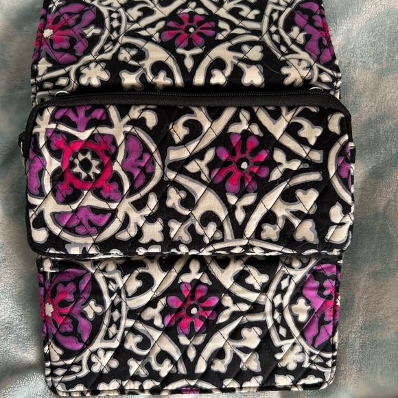 Vera Bradley RFID 3 in1 Crossbody Scroll Medallion Wristlet Mini Handbag MSRP$75 - Picture 4 of 7